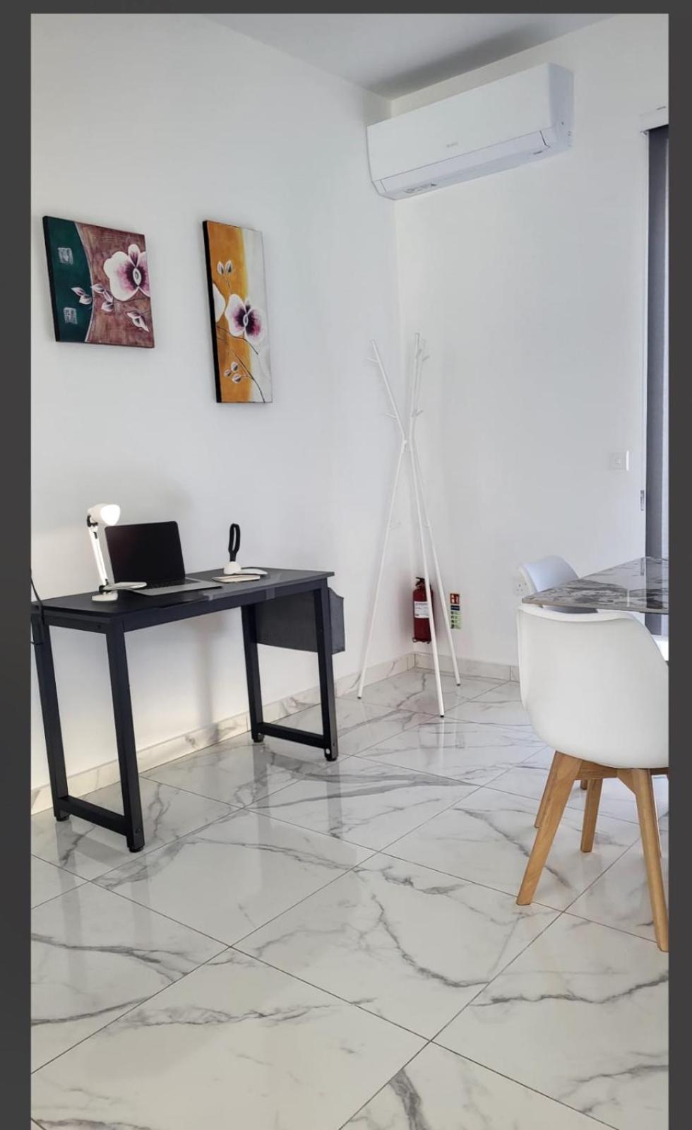 Central Apartment In Swieqi Is-Swieqi Eksteriør bilde